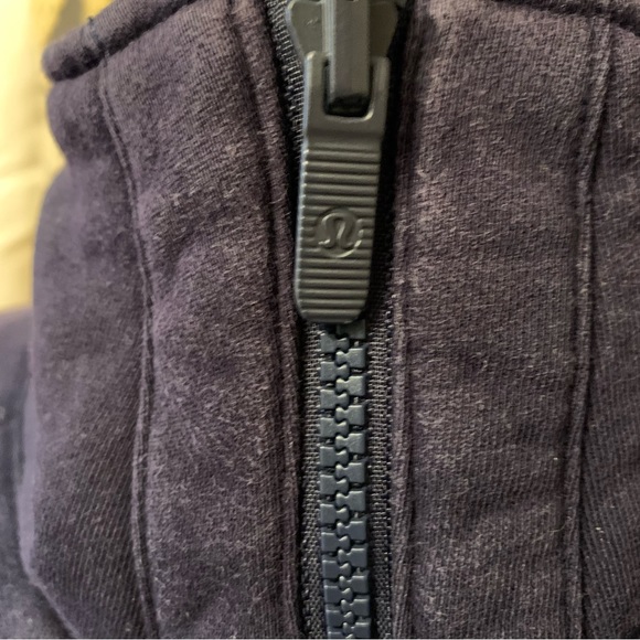 Lululemon athletica quilted or nylon reversable bomber style jacket. NAVY - Picture 15 of 16